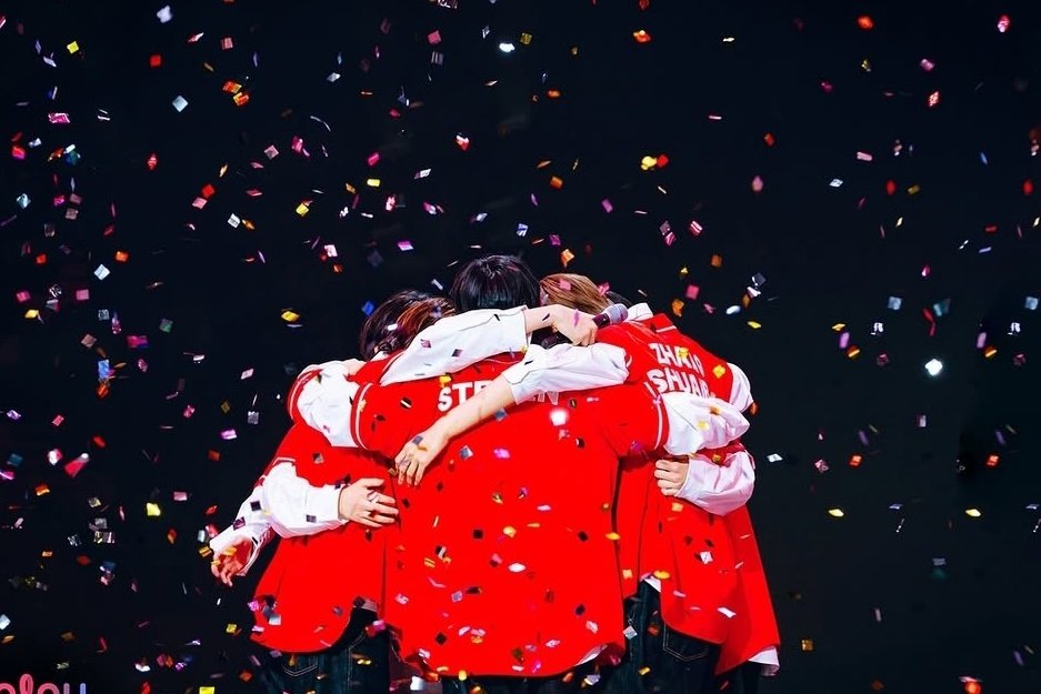 softsnooze__'s tweet photo. Happy Anniversary my Team Rhythm babies❤️
Keep the fire burning guys🔥🔥
#1yearanniv #AHOF
#TeamRhythm https://t.co/8D2vPNEapr