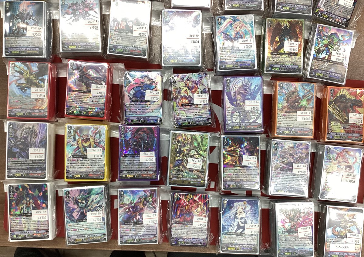 cardon_tcg's tweet image. 🔥ヴァンガード デッキ販売情報🔥

またもや各レギュレーションのデッキが大量入荷しました！

今回は多くのお客様に手にとって欲しいと思い
おひとり様1個までと制限をかけさせていただきます。

またデッキを購入したお客様にイマジナリーギフト(通常仕様)
をプレゼントいたします。…