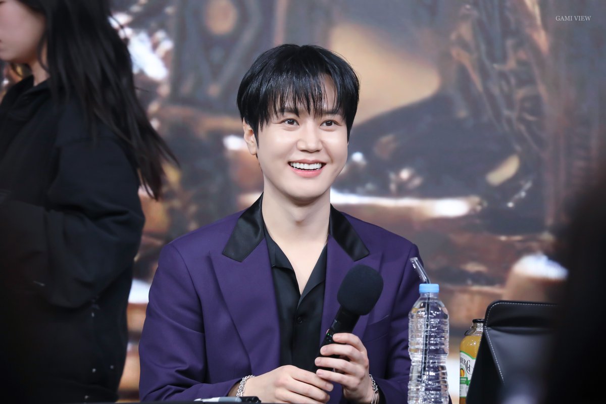 260123 ALIVE 뮤직코리아 팬싸
#최성훈 #라포엠 #ChoiSunghoon #LAPOEM

웃는 얼굴 진짜 예쁘다고...😀