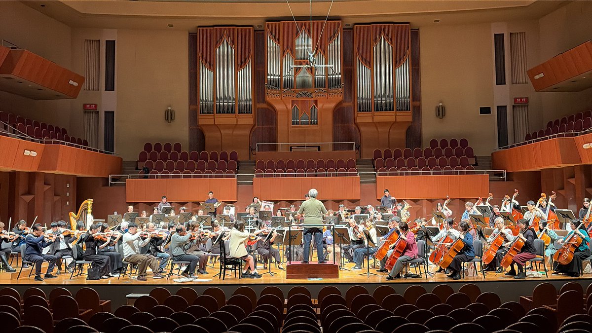 kcpo_osaka's tweet image. 当日ゲネが始まりました！
ザ・シンフォニーホールの美しい響き✨
雪がちらつく中で恐縮ですが、全員集合でお客様のご来場を心よりお待ち申し上げております🙇‍♀️
#関西シティフィル
#KCPO
#マーラー
#交響曲
#オーケストラ
#Mahler
#symphony
#orchestra
#大阪
#関西
#関西アマオケ