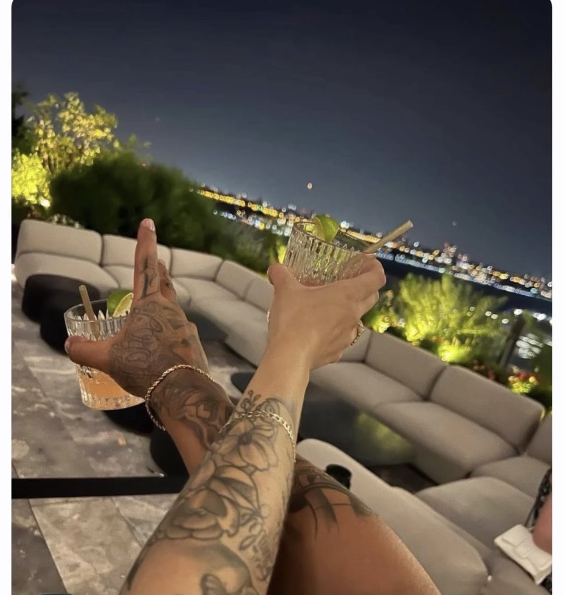 BuffBaffrecords's tweet photo. Eventually you land where you belong, next to who matches your soul. 😍 https://t.co/fHNRZ5Ocq7