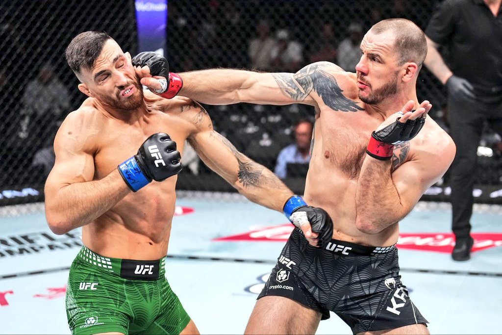 ▼UFCライトヘビー級マッチ
🇷🇺ニキータ・クリロフ
🇱🇹モデスタス・ブカウスカス

膠着した試合が最終ラウンド終了間際に急展開！
クリロフの右がブカウスカスを捕らえてフィニッシュ決着⚔️
#UFC324