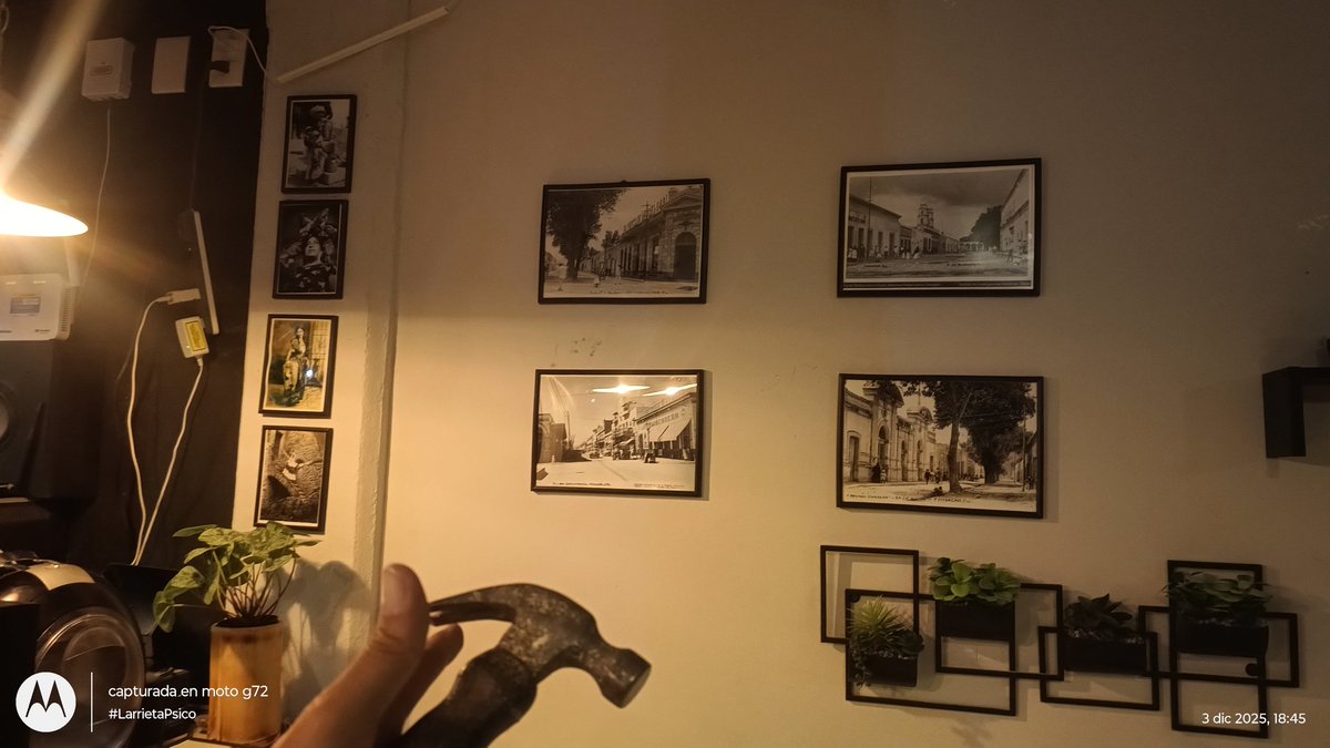 Había cosas que las hacíamos por última vez,
sin saberlo...
Pronto la decisión urgente, sin siquiera, 
mirar atrás. 

    Antonio Larrieta.

#ICEGESTAPO 
#Poemas 
#PalestinaLibre