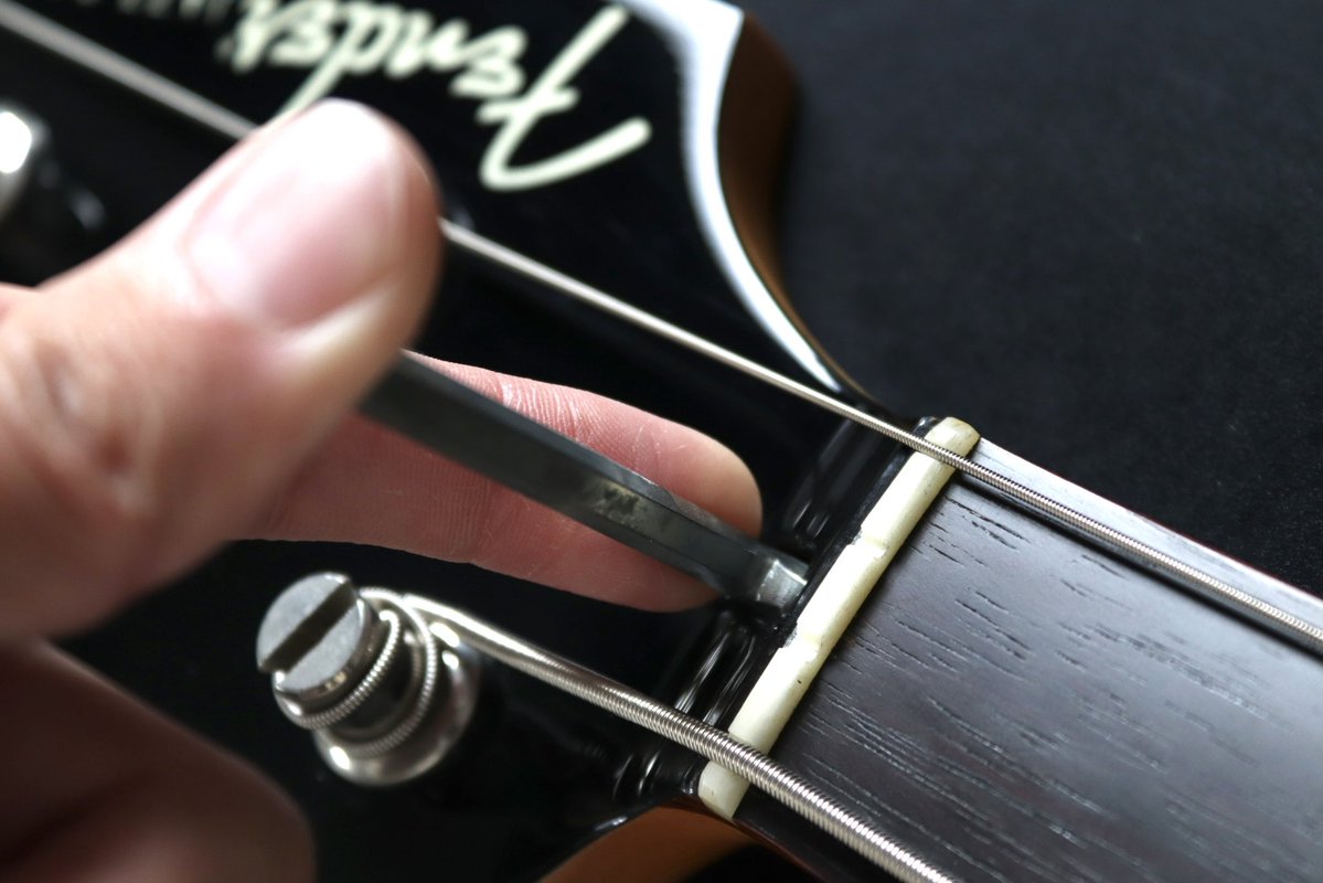 RM_Instruments's tweet image. ドロップCチューニングに変更するため、全体の調整を行いました。

・弦高調整
・オクターブ調整
・ネックの反り調整

「3弦の音抜けが悪い」とのことでお預かりしました。

続きを読む
ruinamiyashiro.jp/electric-bass-…