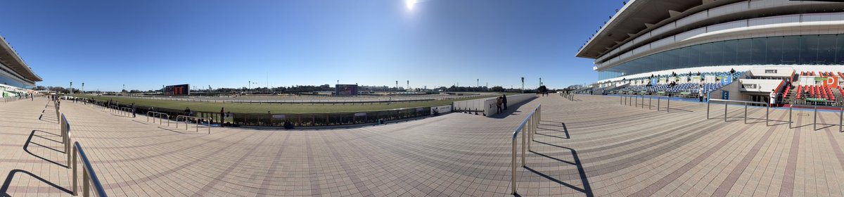 Blogath's tweet image. 競馬場にきてます
色々見るところあって楽しい