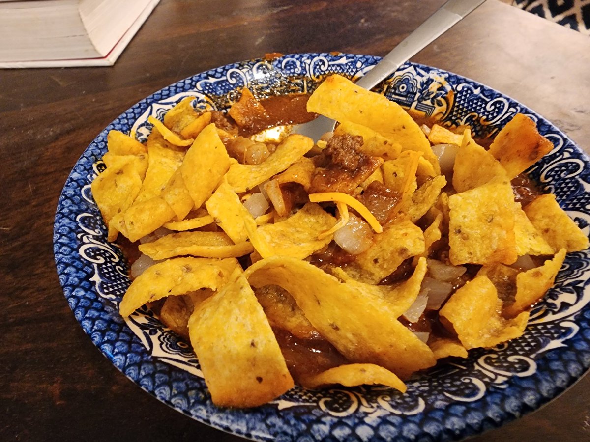 DanVaughanJr's tweet photo. The winter tradition continues! Winter storm and homemade chili! #forthwin https://t.co/9DHkj7xopZ