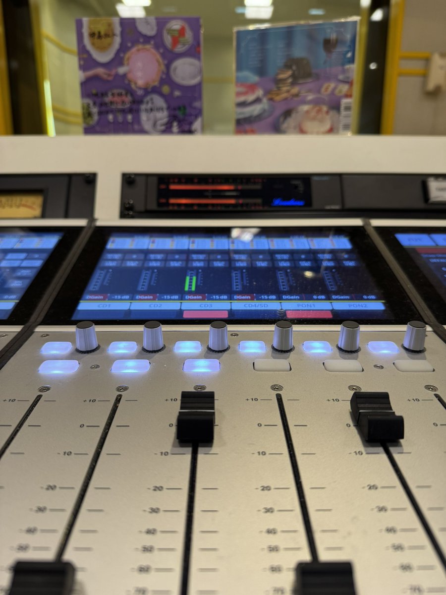 本日14:00〜14:37は
1月14日にリリース乃木坂46 5th album
『My respect』特集オンエア！💿
お出かけやドライブのお供に
ぜひお聴きください！

📶radiko
radiko.jp/share/?t=20260… 

#乃木坂46_Myrespect #乃木坂46
#沈黙の金曜日 #タイムちゃん
#ビートゴーズオン 
#弓木奈於 #鈴木佑捺 #愛宕心響