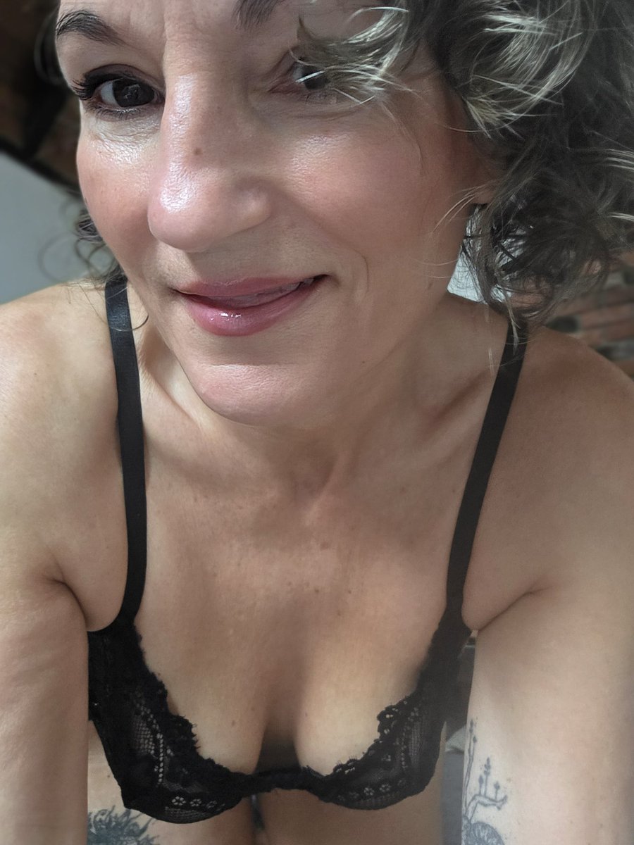 Sandra Jones tweet media