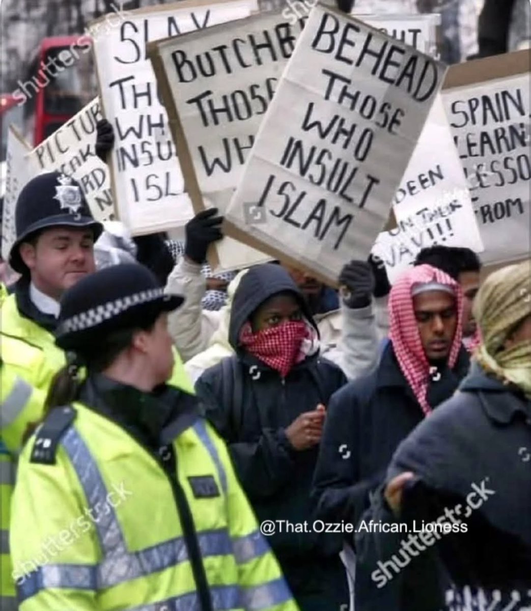 "Behead Those Who Insult Islam" (Penggallah Leher Mrk Yg Hina Islam)

QS Muhammad 47:4
"Apabila kamu bertemu dgn org2 kafir maka pancunglah batang leher mrk. ..."

QS Al-Anfal 8:12
“…maka penggallah leher mrk dan potonglah tiap2 ujung jari mrk”

Konteks: dlm perang
Fakta: Tidak