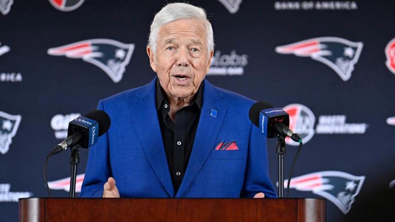 FarroYossi's tweet image. Robert Kraft is the American Dream.

 A Jewish kid from a middle-class family in 1940s to buying his hometown football Team the @Patriots 

And making $13B fortunate in the process, giving away $500 Million to Jewish charities.

Here’s the story 🧵🧵🧵