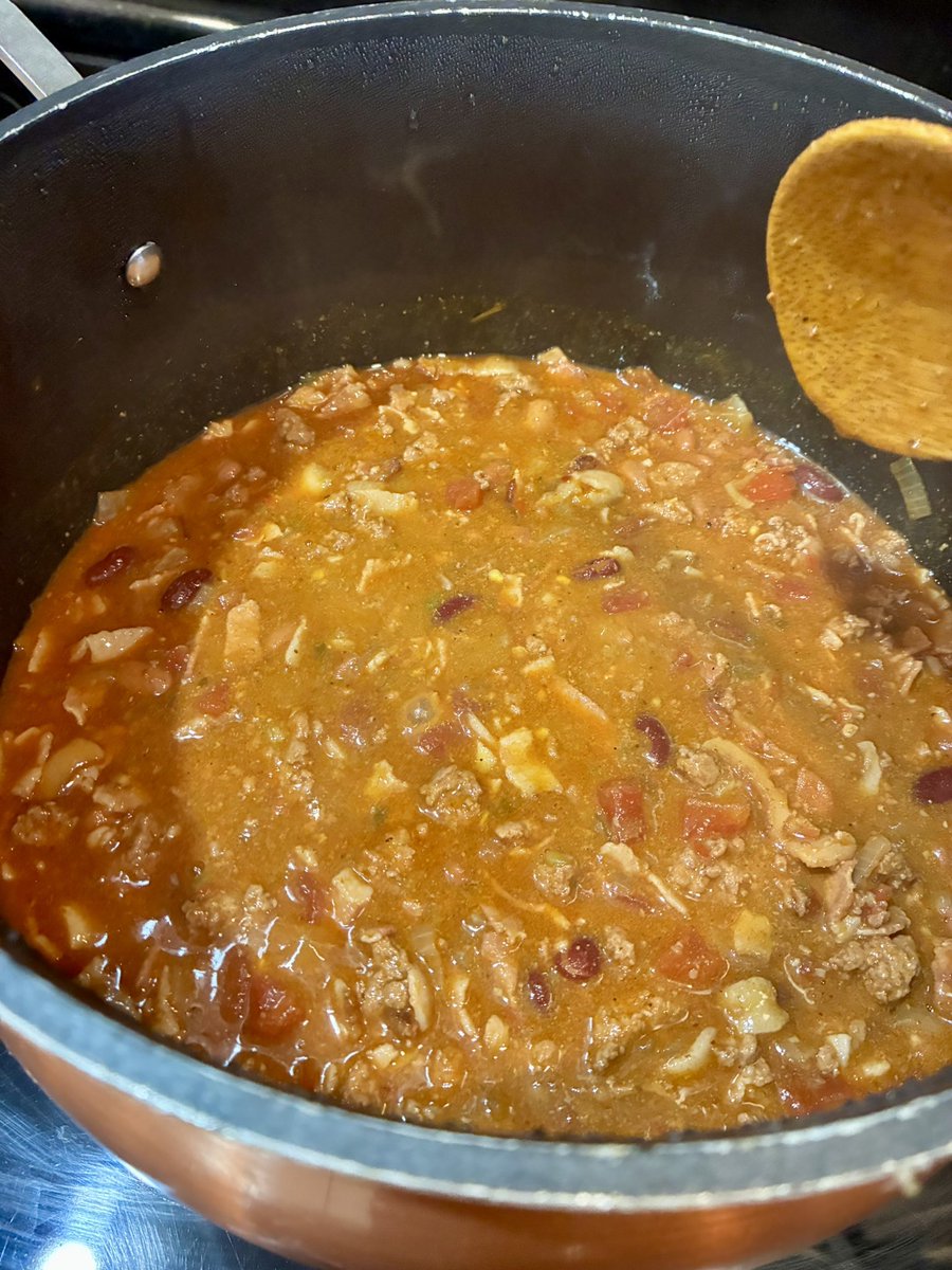 Losifer026's tweet photo. @wayspotters I always add a package of bacon to my chili! Among other things. https://t.co/Ylfr5XhNZK