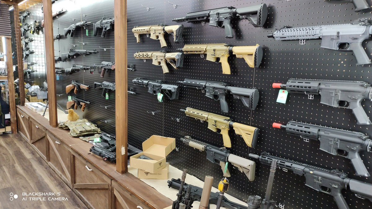 WESTSIDE_army's tweet image. 昨日ご出店下さった店舗様
誠にありがとうございました！

またのご出店お待ちしております♪

本日10時より営業しております

無料射撃レンジございます
ホップ調整・試射等にご利用下さい

18:30までご利用頂けますが、是非弾道の見える明るい内にご来店下さい
#サバゲー #ガミーズ #SCA #WESTSIDE