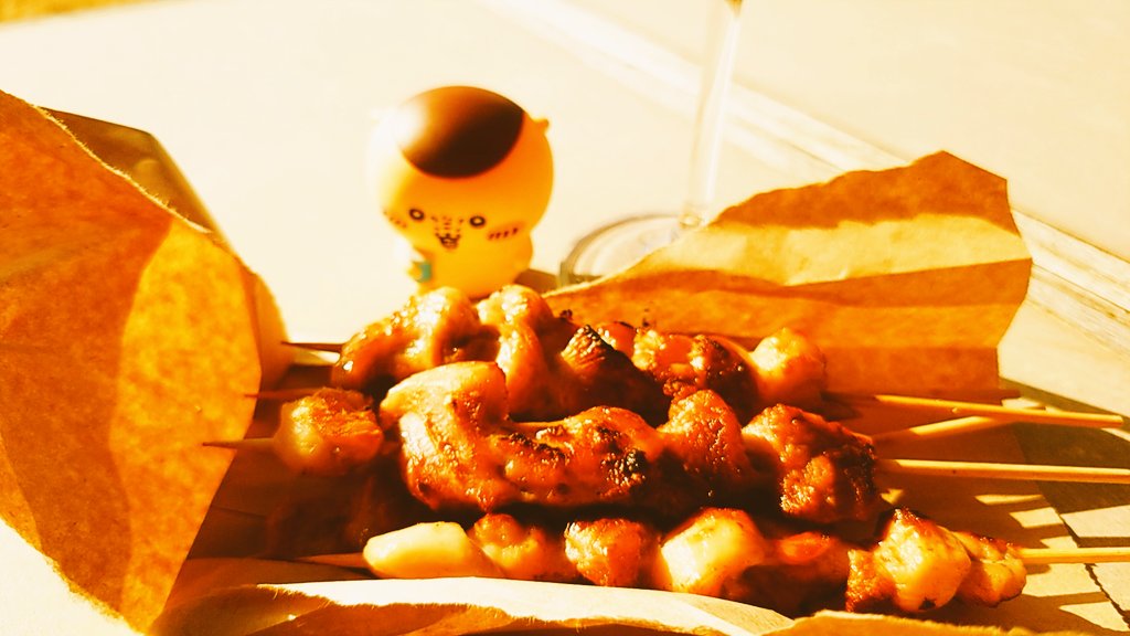 この、キウイのオレンジワインには焼き鳥が絶対合う！！！……………。飛ぶわ🤣www

てかこの、熊谷の自然食料処 田べいさんの オーガニック焼き鳥めちゃくそうまいわ！なんだこれ、鶏の旨味と塩加減最高！！これだけ食べに来てもいいくらい！！！

みんな早く、武蔵ワイナリーに食いに来い🤣wwwwww