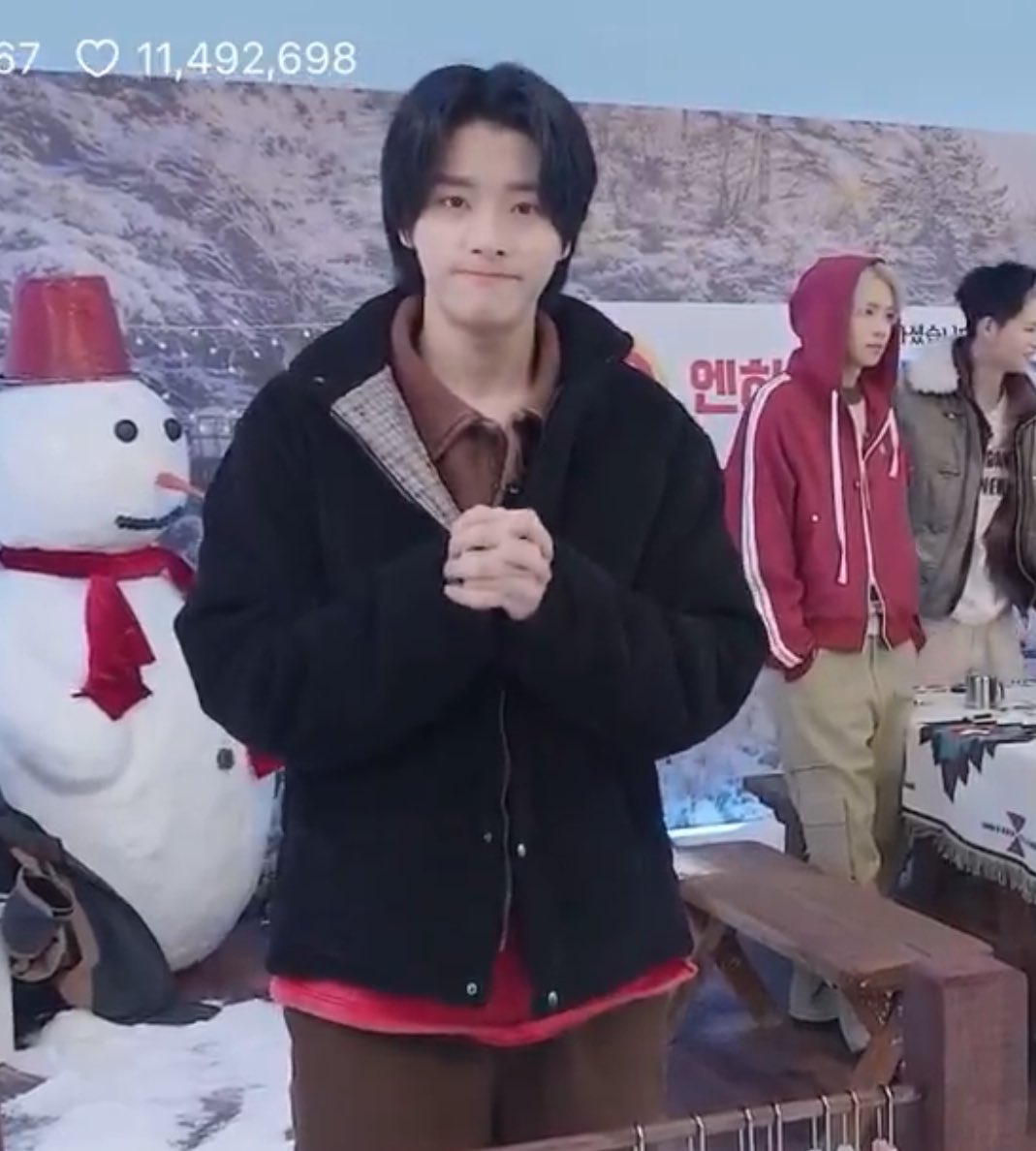 쇼호스트로 데뷔한 제윤이 
옷이너무안팔려서 잘릴 위기에 처한 제윤이
급기야 시청자들에게 부비부로 호소하는 제윤이
귀엽다며 시청률상승, 못생긴 옷을 전부 팔아버려 전설의 쇼호스트로 남은 제윤이