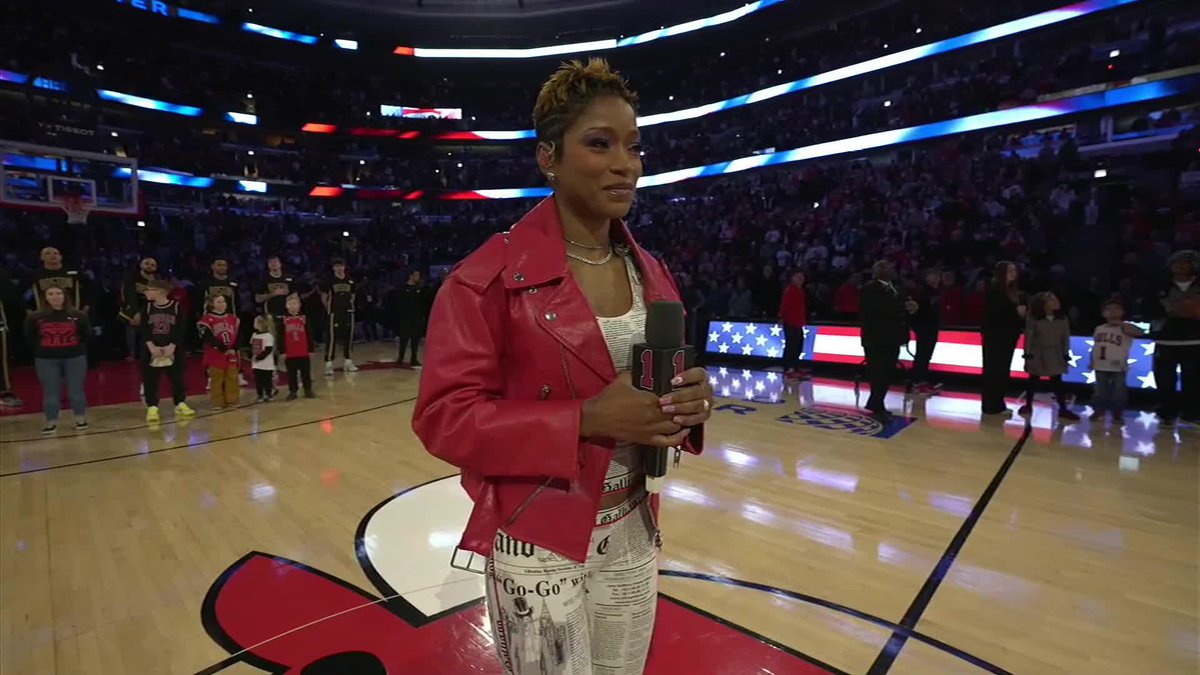 Much love @KekePalmer for singing the National Anthem for D-Rose Jersey Retirement Night ❤️