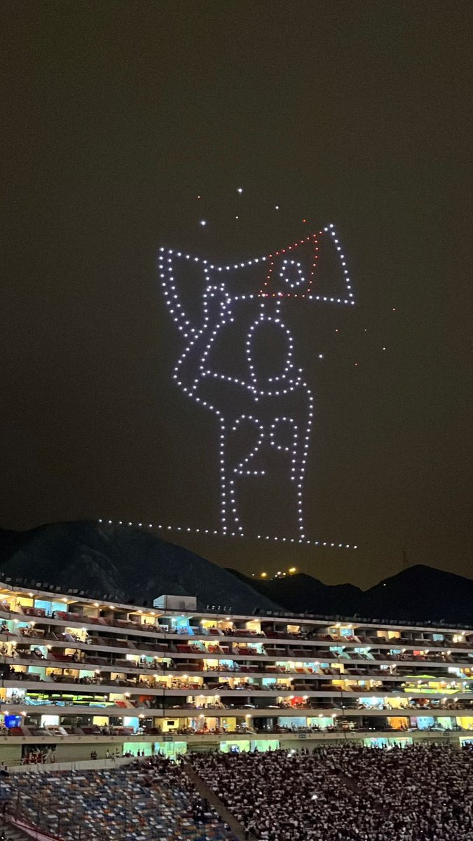 Quisieron ensuciar nuestra noche programando la suya al caballazo y el mismo día. Lo único que consiguieron fue dar un ejemplo más de lo diferentes que somos y de nuestra superioridad.

El Único Grande por siempre.