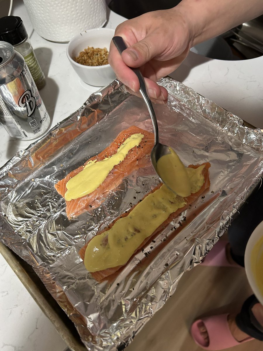 boyfie making me salmon 😻