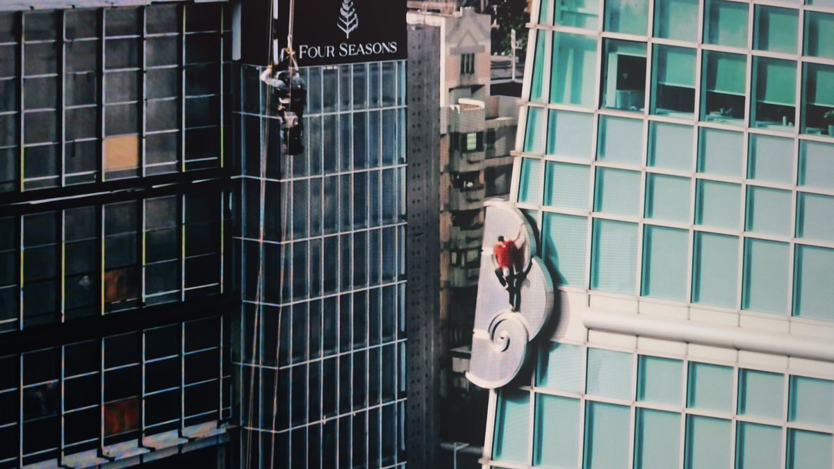 Watching Alex Honnold scale this skyscraper in Taipei is so mesmerizing. #SkyscraperLive