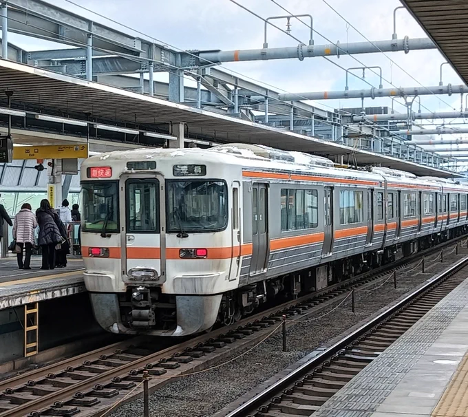 雪乗せてきてる