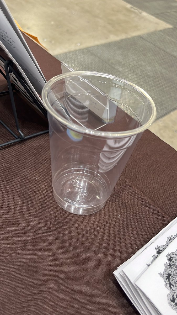 空のグラスを忘れたのでコンビニで高級カップを購入しました♪