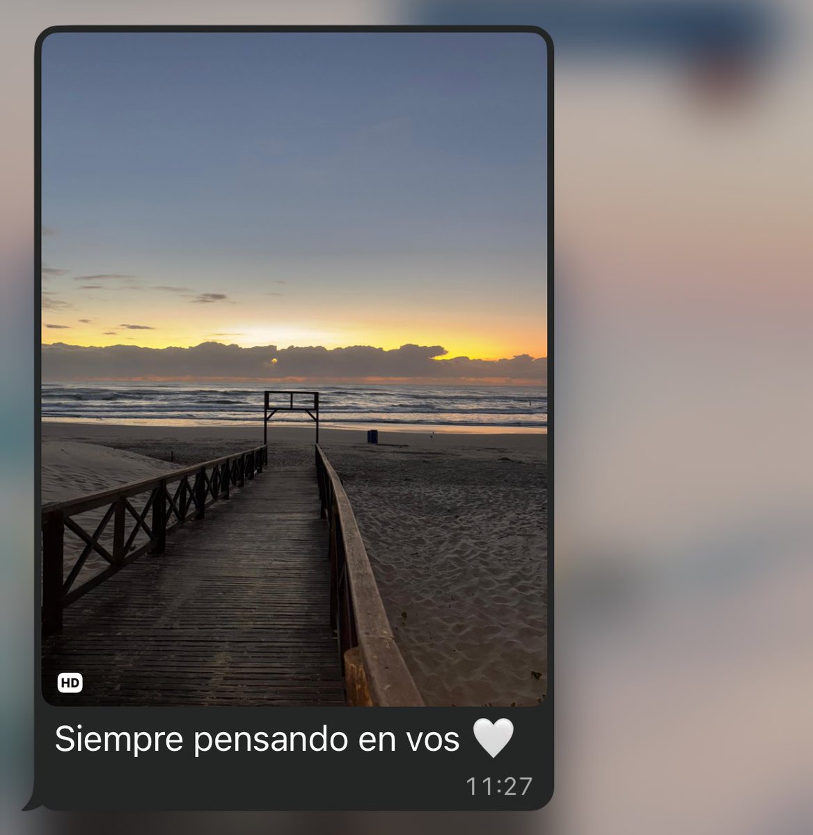 Yo? Fan de mis amigas 🤍