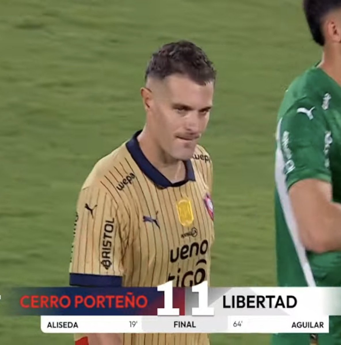 vascomics's tweet image. Toda imagem que vejo do Vegetti no Cerro parece que ele tá prestes a fazer o que o Riascos fez com o Cruzeiro