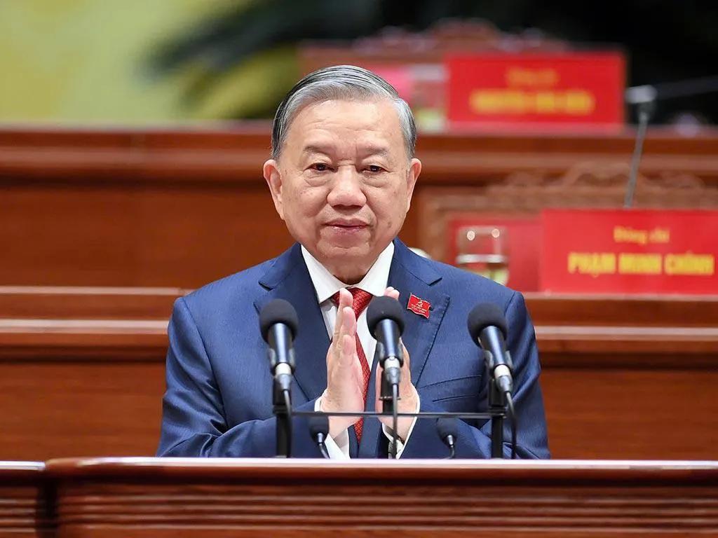 En nombre del pueblo y del Gobierno de la República Bolivariana de Venezuela, reitero nuestra voluntad de seguir profundizando los lazos de amistad, solidaridad y cooperación con la República Socialista de Vietnam.