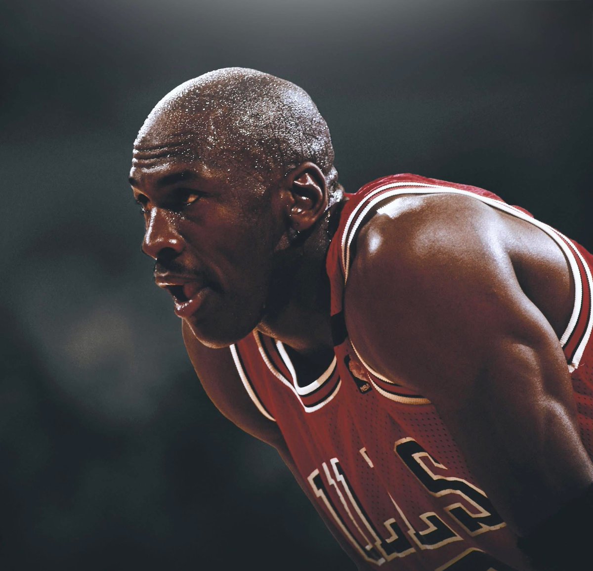 Hoopss's tweet image. In 1988, Michael Jordan won Defensive Player of the Year AND averaged 35 ppg. 

No other player has ever won DPOY and averaged 30 ppg in a season. 

In fact, no other DPOY winner has averaged 30 in ANY season across their career. 

That same year, Jordan also collected every…