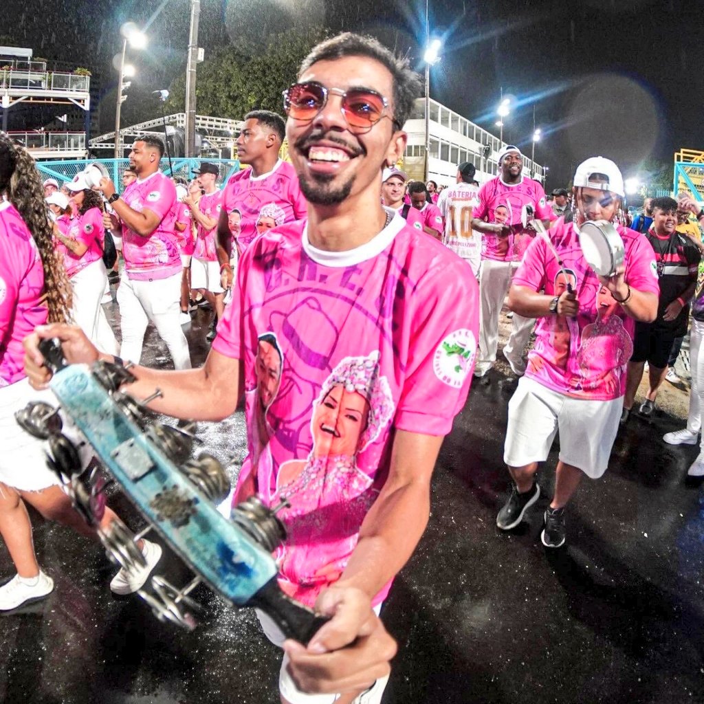 Unidos de Padre Miguel❤️🤍
Unidos do Jacarezinho 🩷🤍
