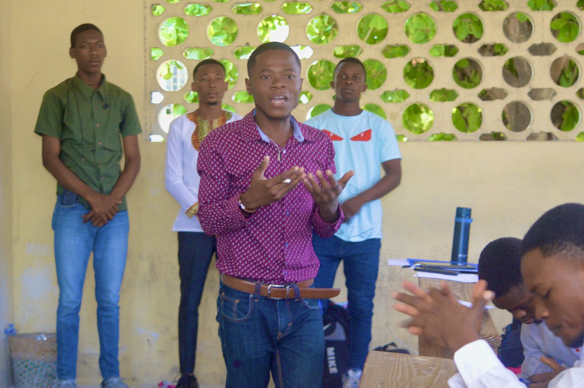 PierreMarcBAPT1's tweet photo. Depuis 2021,en tant qu’enseignant, j’ai le privilège de former plusieurs générations d’écoliers en Haïti. Plus qu’un métier,c’est une mission. Chaque jour en classe est une opportunité de semer les graines du savoir et de la citoyenneté chez nos jeunes. #Haiti #Enseignement #OSEJ https://t.co/utCaikzlE4