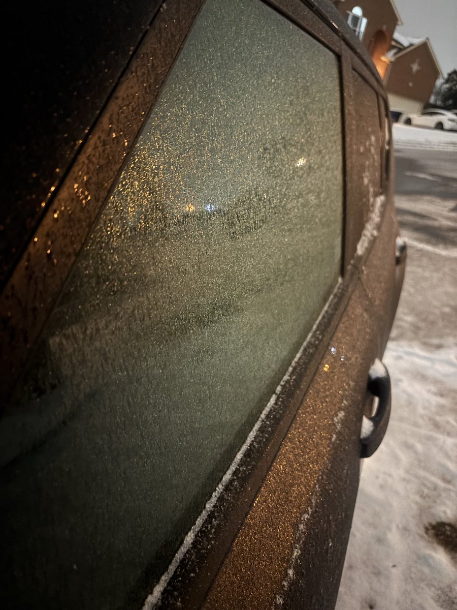 NateStrasser1's tweet photo. @NashSevereWx Have what seems to be freezing rain in Franklin, TN (Cool Springs area) https://t.co/ZUefwTwRwt
