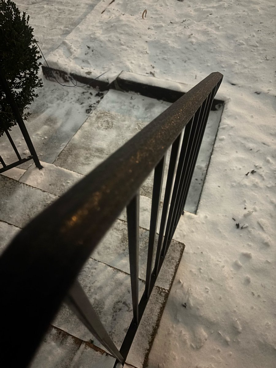 NateStrasser1's tweet photo. @NashSevereWx Have what seems to be freezing rain in Franklin, TN (Cool Springs area) https://t.co/ZUefwTwRwt