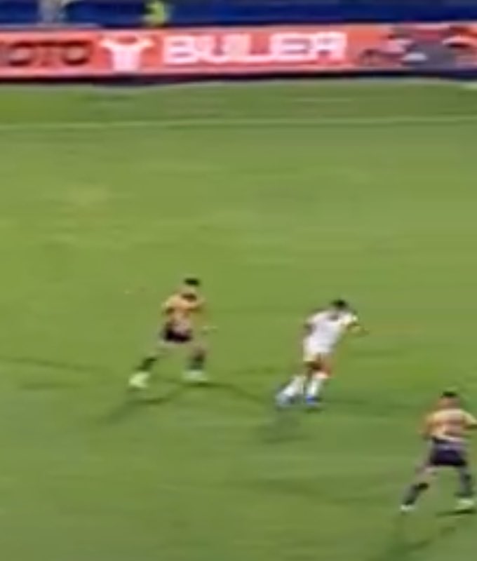 Esto fue bochornoso y no te lo muestran en vivo, solo te muestran la imagen manipulada minutos después de que hayan anulado el gol.