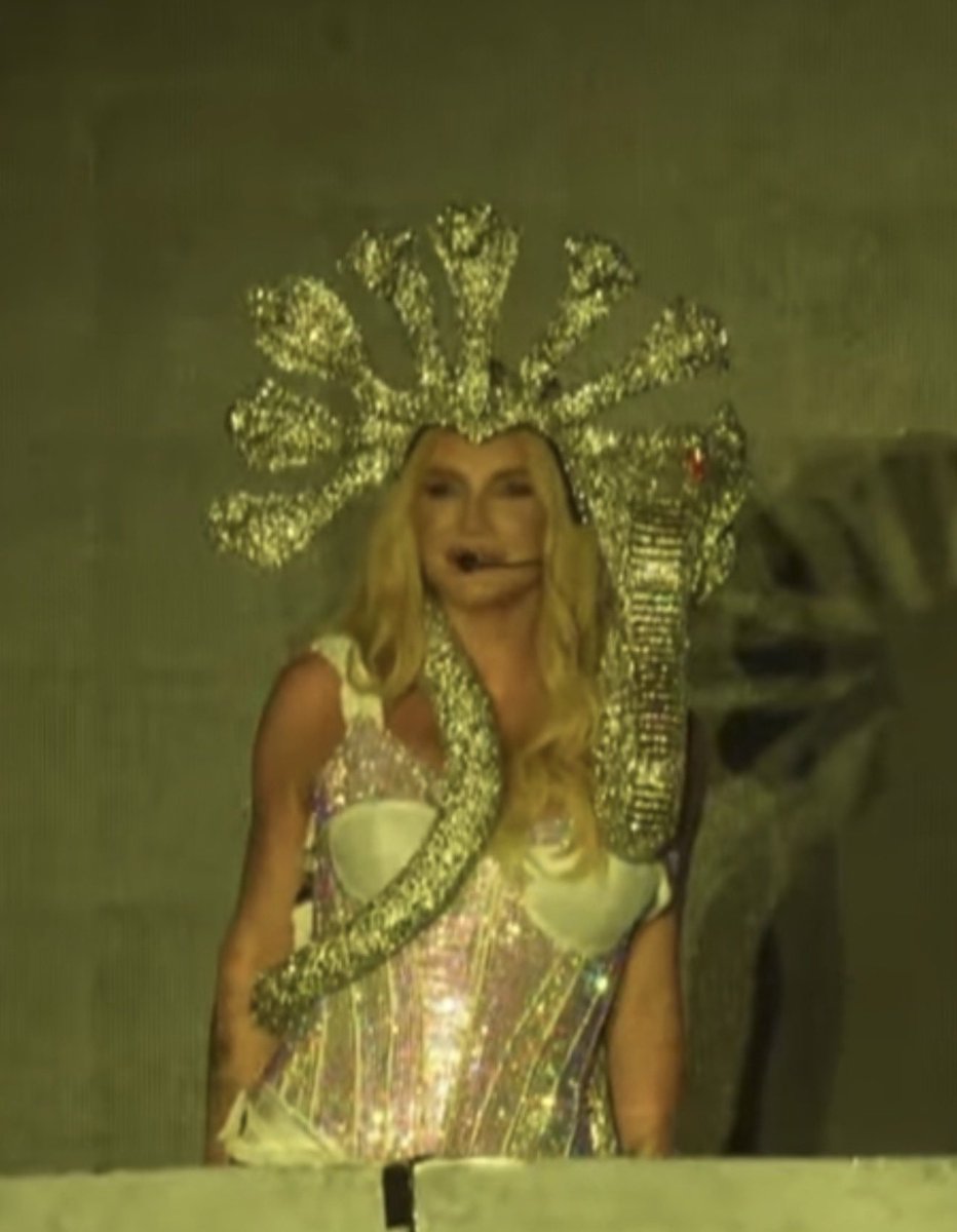 ArnoldMaxx's tweet image. Medusa is a symbol of overcoming trauma, particularly sexual assault, &amp;amp; turning pain into fearlessness &amp;amp; defiance against those who would silence them. Reclaiming the narrative.