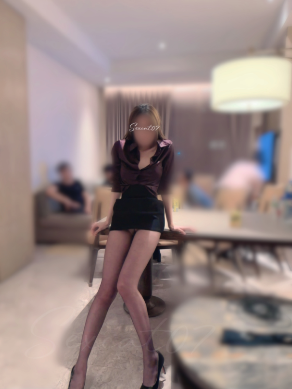 Office Lady Look, just like a little kitty~~~😎