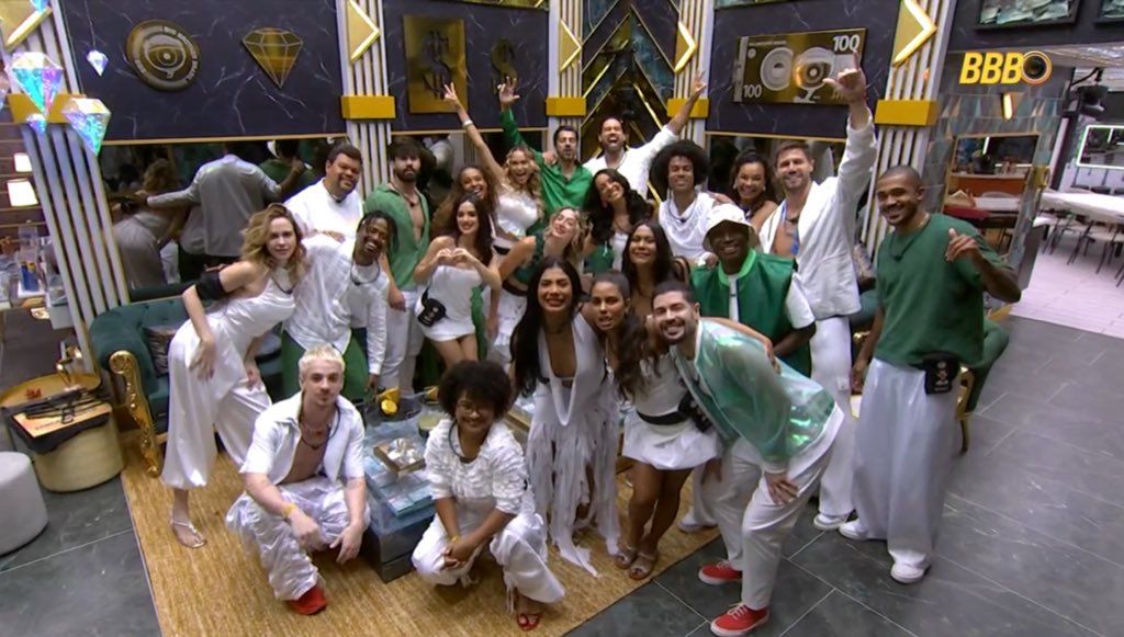 cfaprenault's tweet image. Do terceirão pra vida! 🤣🤍

#TeamRenault #BBB26