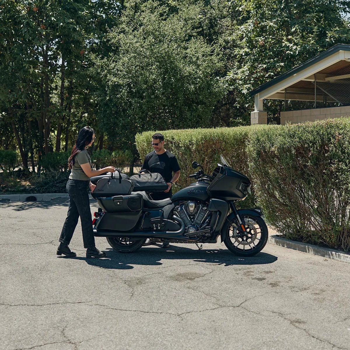 rvindianmotor's tweet photo. #インディアンモーターサイクル のフラットトップ・サドルバッグにジャストフィットするよう設計された、スピリットレイク サドルバッグ トラベルバッグ。上質な仕立てと高い実用性を両立したアイテムです。
 #インディアンと遊ぼう #インディアンで遊ぼう https://t.co/m9BEXuNWoH