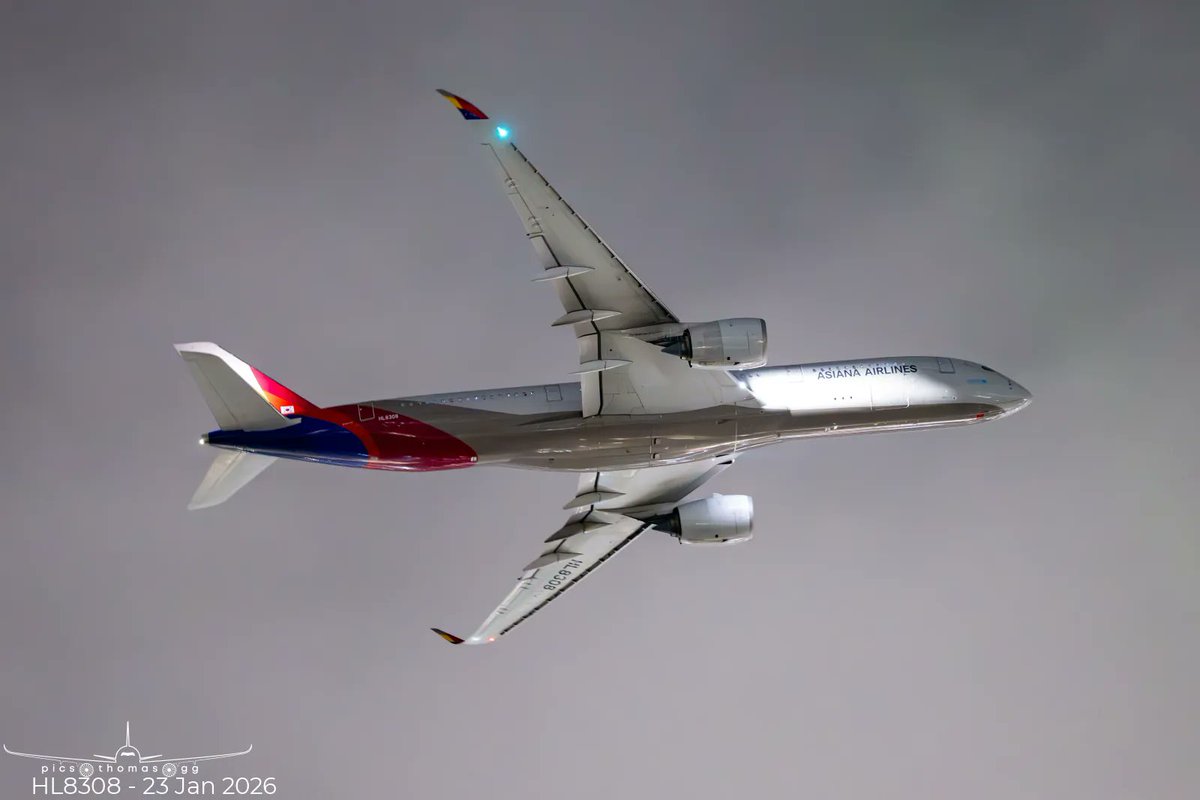 picsthomasgg's tweet image. Thick cloud and the dark didn't stop the colourful livery of @Flyasiana's #A350 shining through

📸 HL8308 23/1/2026 OZ522 LHR-ICN
