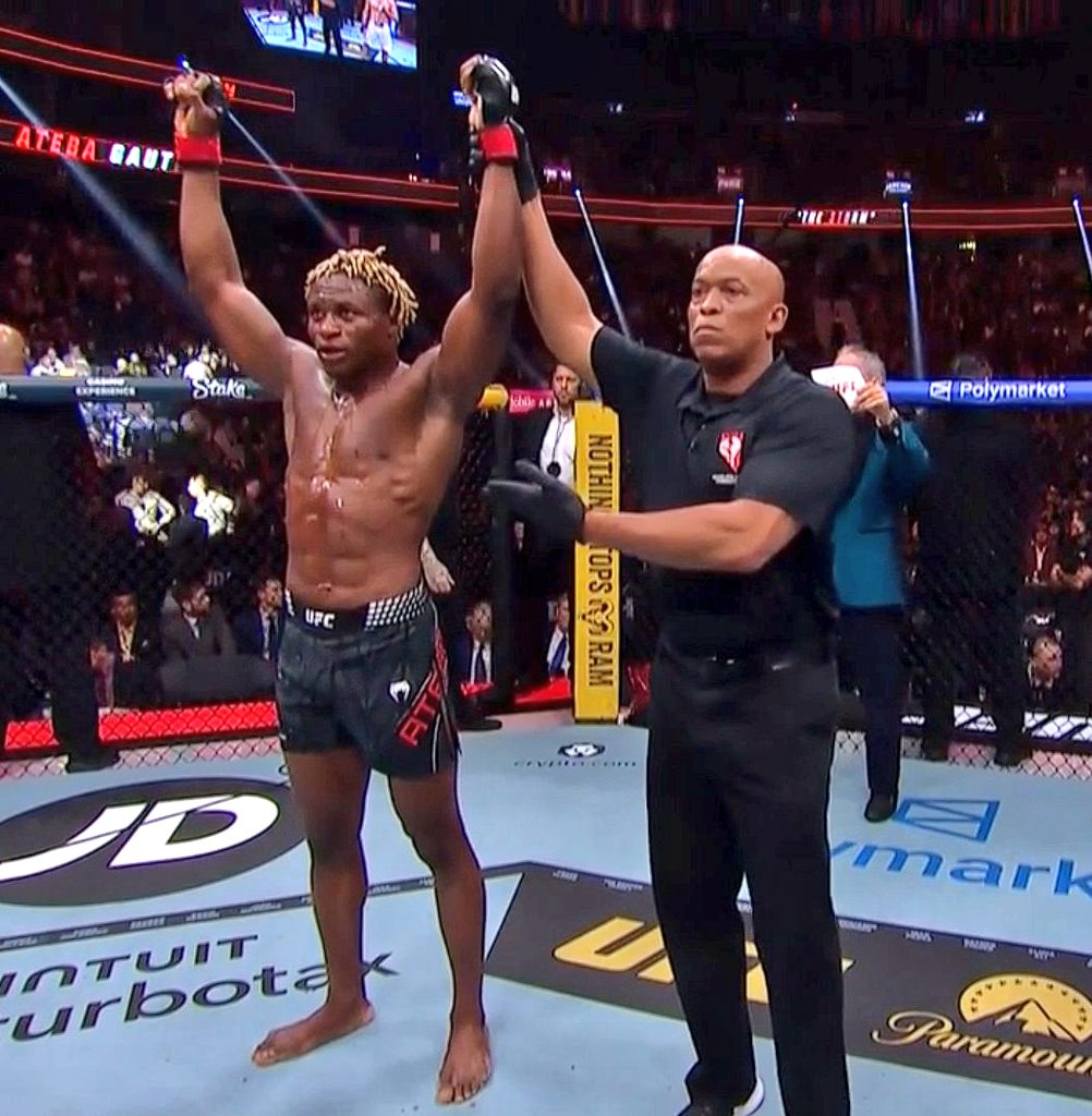 ▼UFCミドル級マッチ

🇨🇲アテバ・グーティエ
🇷🇺アンドレイ・プリャエフ

グーティエが破壊力ある打撃で惜しいシーンを見せるが、プリャエフのディフェンスを崩しきれずにフィニッシュならず…判定でグーティエ勝利⚔️
#UFC324