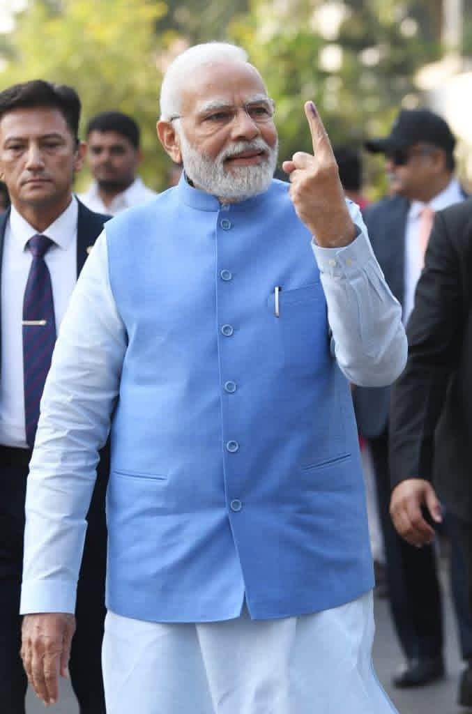 मतदान उसी पार्टी को करे जिसकी जीत का जश्न हिंदुस्तान में मनाया जाता हो,न कि पाकिस्तान में! 

25 जनवरी "#राष्ट्रीय_मतदाता_दिवस" की सभी देशवासियों को हार्दिक शुभकामनाएँ। 

अपने कर्तव्यों के पालन और लोकतंत्र को सशक्त बनाने का यह सबसे महान पर्व है

जह हिंद-जय भारत
#NationalVotersDay