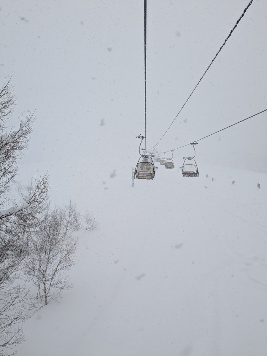 池の平に移動
だいぶ積もってそう