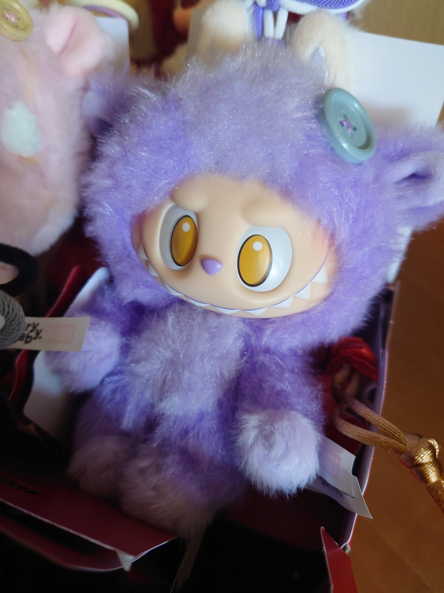 昨日、ポップマートで馬力全開have a good runのアソート買ったよ✨
めっちゃディムーかわいいー❤
目当てのスカルパンダGET！
全体的に顔のバランスが悪い気がするなぁ。。。
ラブブ、バランスが悪いのちょっと残念。PVのお馬さんに喜んでジタバタしてるのかわいくて好きだったんだけどなぁ。