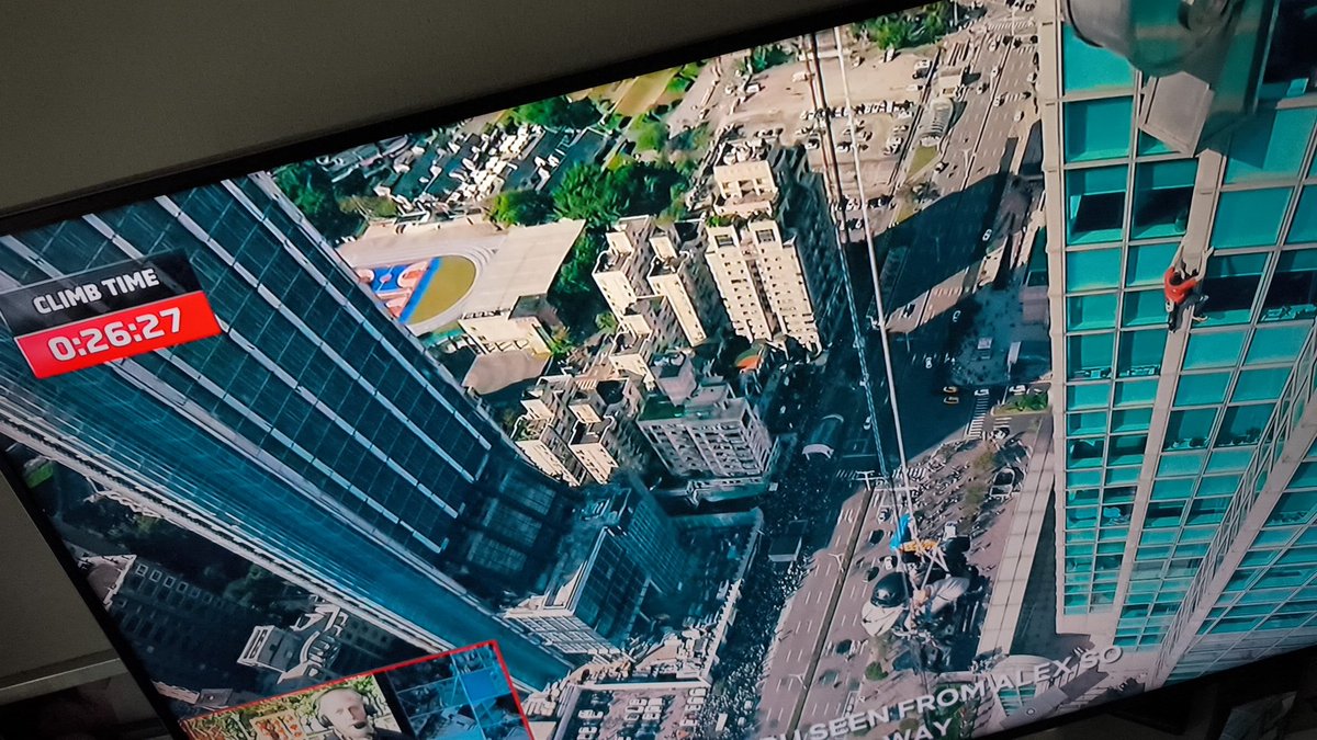 Watching Netflix Live, Alex Honnold Free Soloing through Taipei 101. I'm so nervous #SkyscraperLIVE