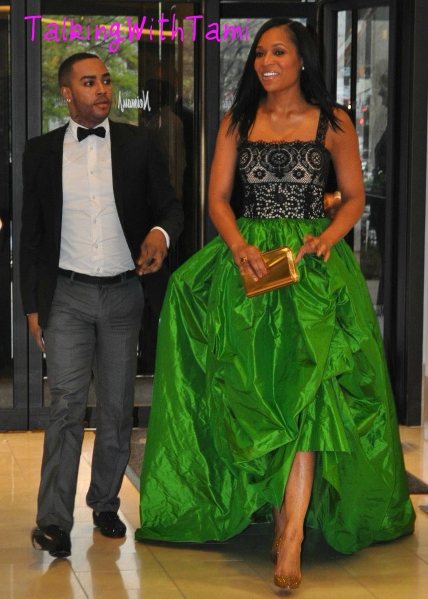 thabisomohapii's tweet photo. Nicki Minaj and Marlo Hampton wearing Oscar de la renta spring 2012 rtw https://t.co/FaI2E8mGqW