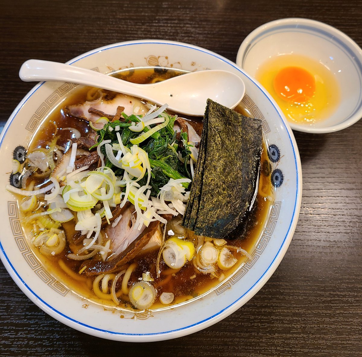 ultimate_sktn's tweet photo. えーちゃん食堂@目黒
本日はチャーシューメン。でっかいのが沢山はいっていてありがたい！そしてうまい！チャーシューのすきやきぐいもうまい！
#ラーメン https://t.co/buh8Ys5YAF