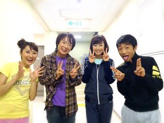 kiyoco_Y45's tweet photo. 圭司さん
ピュアでまっすぐで優しいユーモアを散りばめながらいつも笑顔で。
最後までステージへ向かわれ続けた姿に背中を押されています。
あのあたたかなまなざしで空からもみんなを見ていてくれますか。

圭司さん！これからもずっと私たちはみんな一緒です！ https://t.co/kEYhhf0jjg