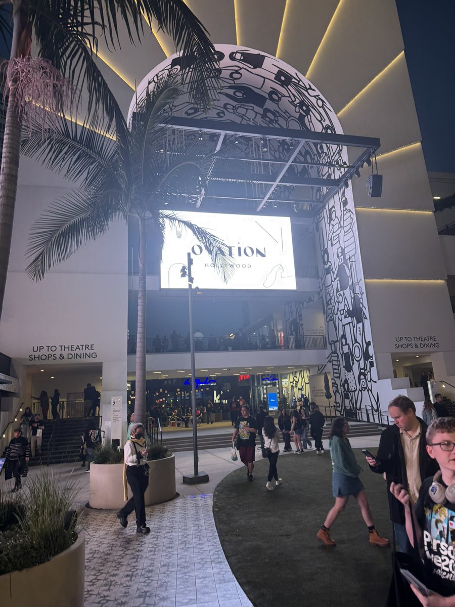 Prodigy487's tweet image. At the persona concert. 2nd floor is anyone wants to say hi!

Also MORO ARC LETS FUCKING GOOOO