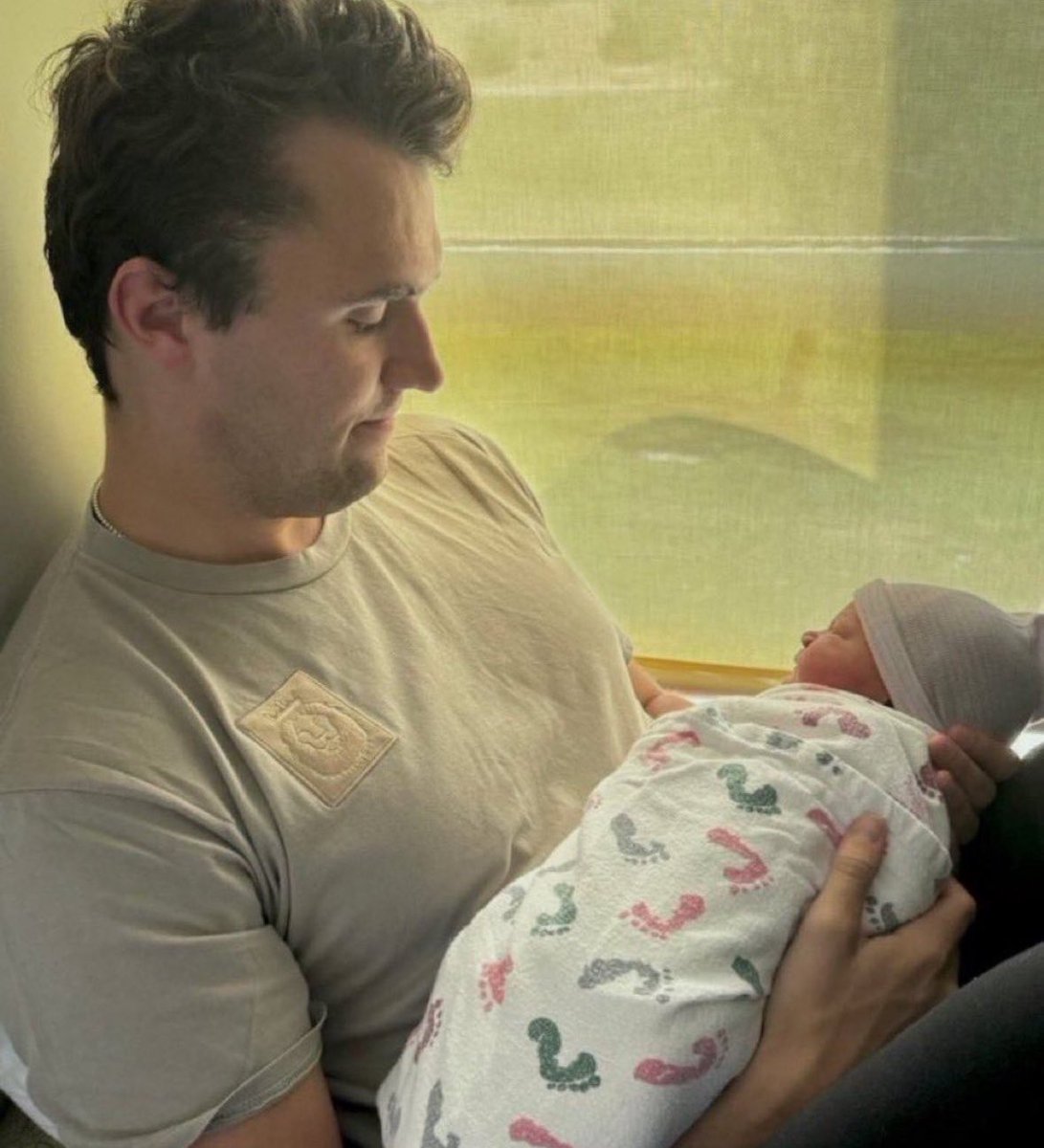 Anna Lulis tweet media