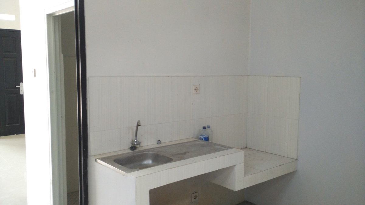filsaf's tweet photo. DIJUAL CEPAT/ URGENT/ BU: 
Rumah town house di Cilodong, Depok LB/LT: 45/87, 2KT 1KM, Carport, Listrik 1300 watt, Jet Pump.
Lokasi strategis dekat GDC.
- 1.5 km Al Azhar / Budi Cendekia
- 2 km RS. Citra Medika
- 5 km St. Depok
Rp 500 juta nego sampai deal
08129206631 (WA) https://t.co/AZOj3QoHZt