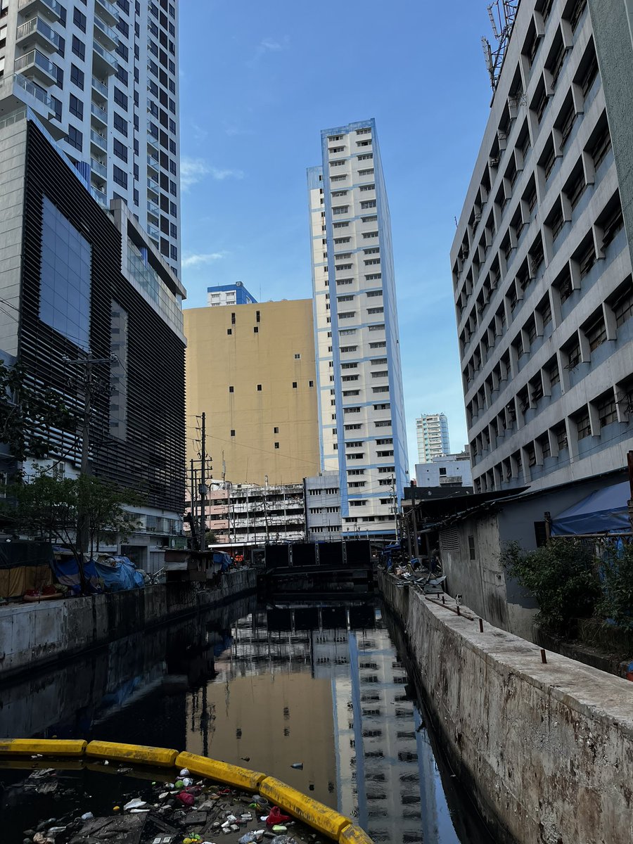 TeN's tweet image. Divimorning! arrived 8am Chinatown sarado pa mga wholesale suki 😅